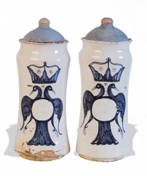 Pareja de botes de farmacia de cerámica esmaltada.Villafel