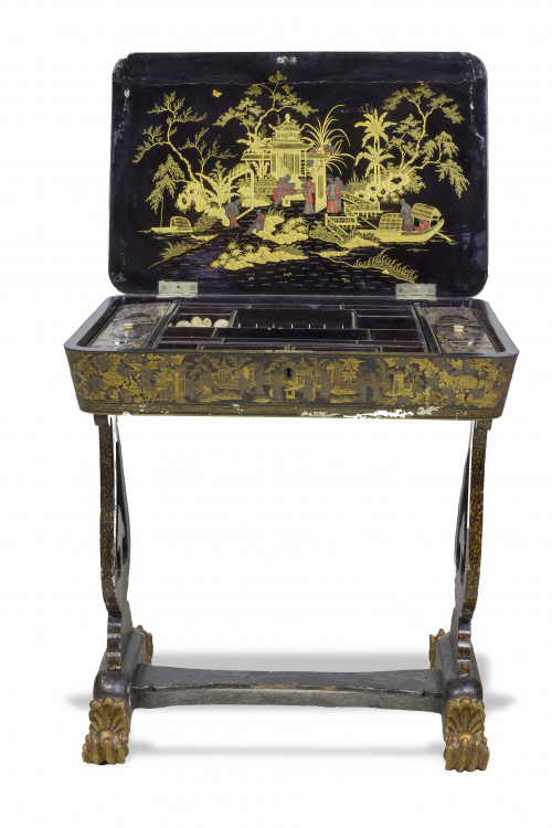 Costurero de madera lacada y dorada, con escenas de la vida