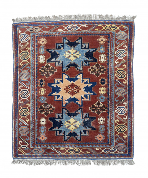 Alfombra Coquisam de campo granate con decoración de estrel