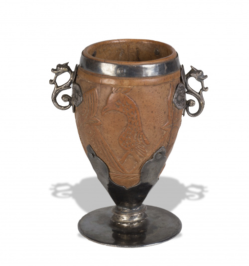 Coco chocolatero montado en plata decoración granada de ave