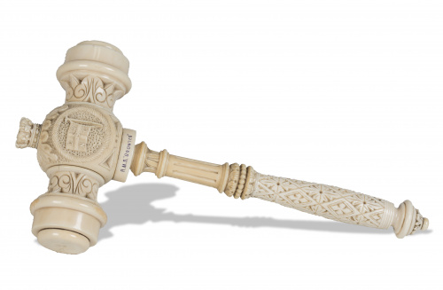 Martillo eduardino de marfil tallado para botadura del barc