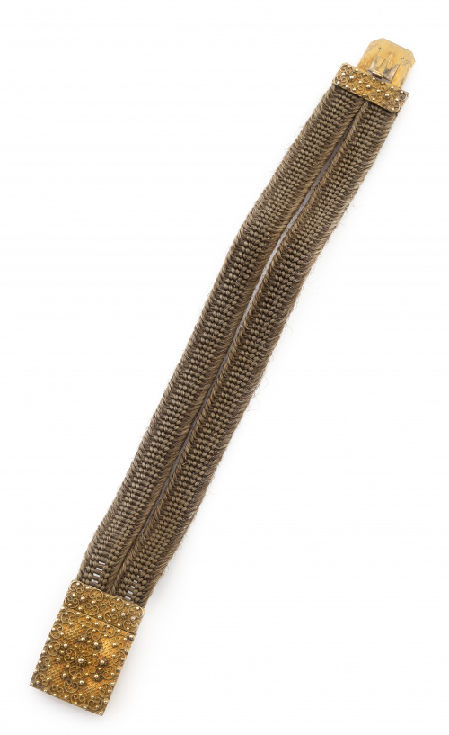 Brazalete s.XIX con dos bandas de cabello trenzado con cier