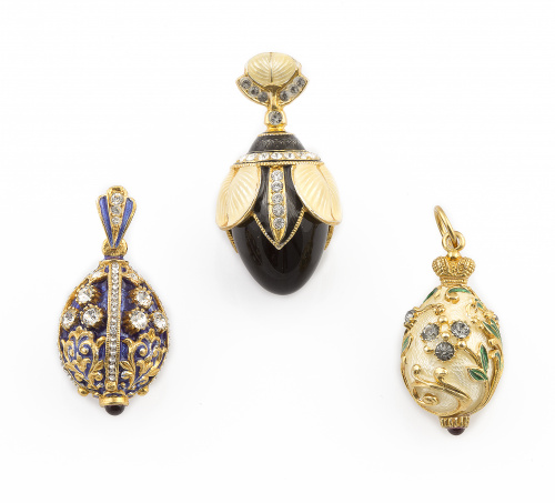 Lote de tres charms colgantes en forma de huevo de pascua e