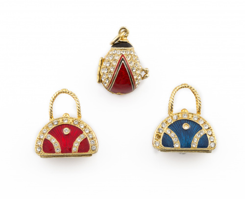 Lote de dos charms colgante en forma de bolso y uno en form