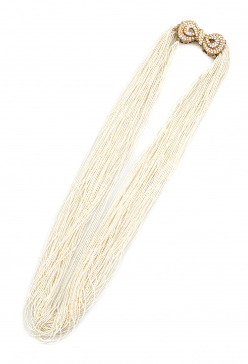 Collar de de 60  hilos de delicadas perlas finas de tamaño 