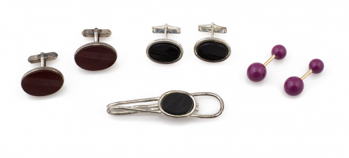 Tres pares de gemelos y una barra de corbata en plata