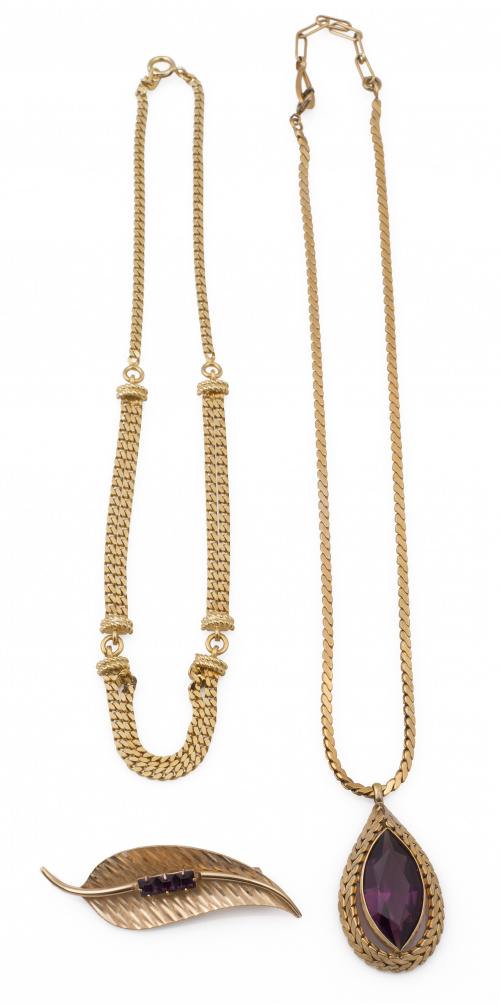 Lote de gargantilla,colgante con cadena  y un broche de bis