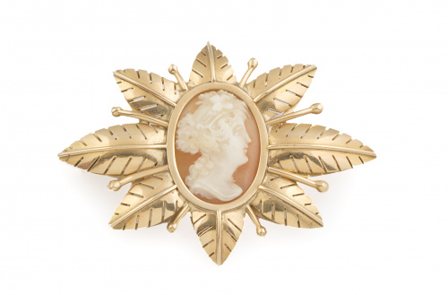 Broche con camafeo de dama tallado en concha bicolor  en ma