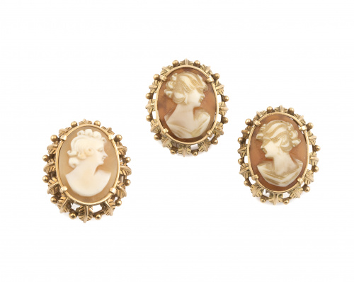 Conjunto de pendientes y sortija con camafeos de dama talla