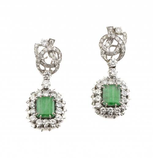 Pendientes largos de brillantes años 60 con esmeraldas de t