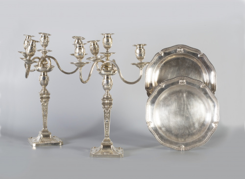 Pareja de candelabros-candeleros eduardinos, de estilo Jorg