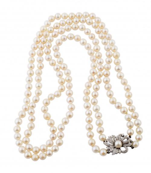 Collar años 50 de dos hilos de perlas cultivadas, con cierr