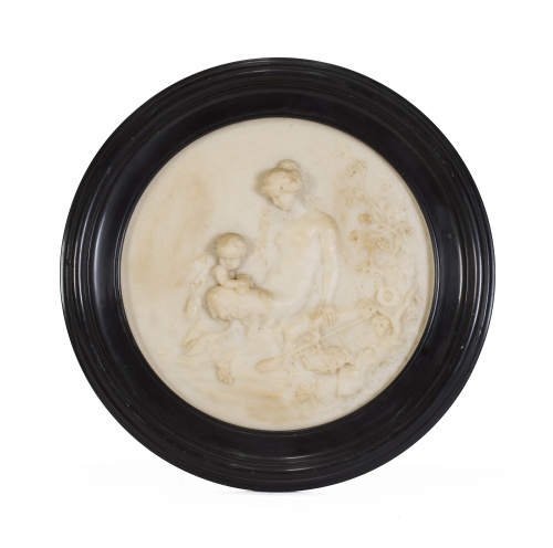 Pareja de tondos con relieves de escenas mitológicas en már