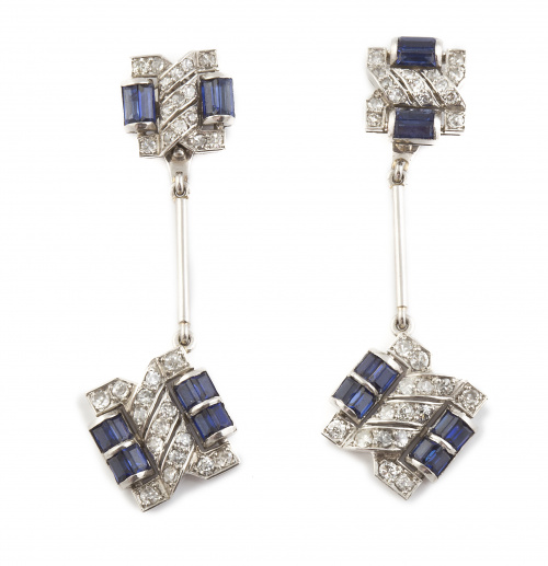Pendientes largos montados con dos piezas Art-Decó de zafir