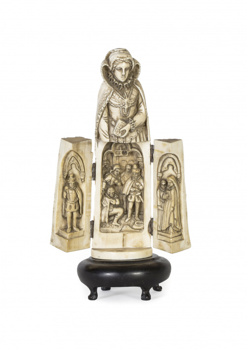“María Estuardo” escultura tríptico en marfil tallado, repr