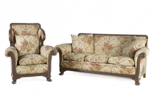 Conjunto de sofá y dos sillones en madera de castaño tallad