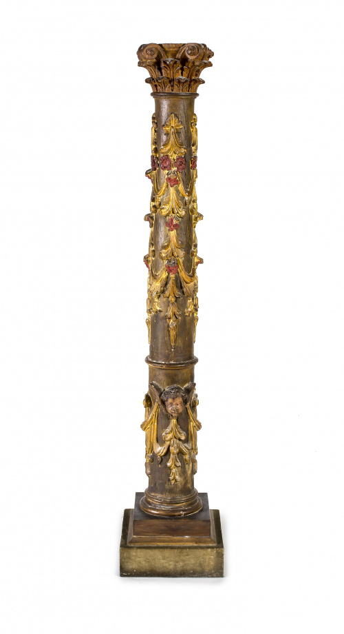 Columna de orden corintio convertida en lámpara en madera t