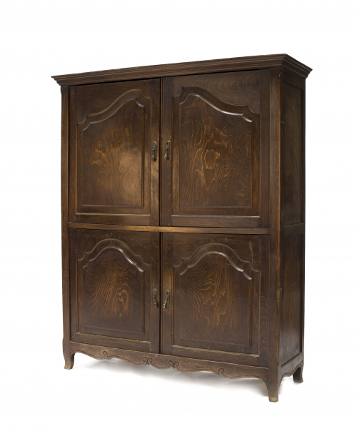 Armario de dos cuerpos en madera de haya, siguiendo modelos