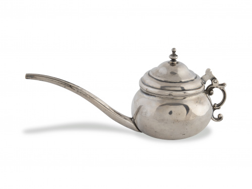 Pistero de plata en su color, con marcas. Juan Angeli?, B