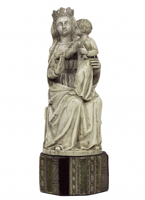 “Virgen con el Niño”Escultura en marfil tallado, siguiendo