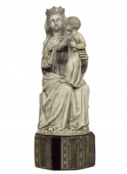 “Virgen con el Niño”Escultura en marfil tallado, siguiendo