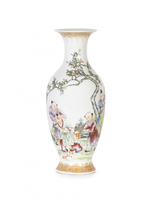 Jarrón en porcelana esmaltada. China, época de la Repúblic