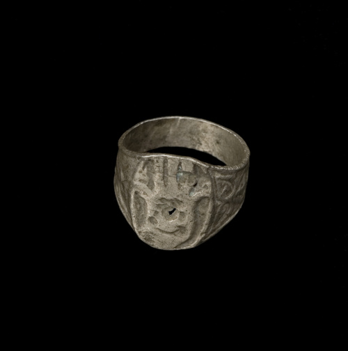 Lote formado por cuatro anillos.