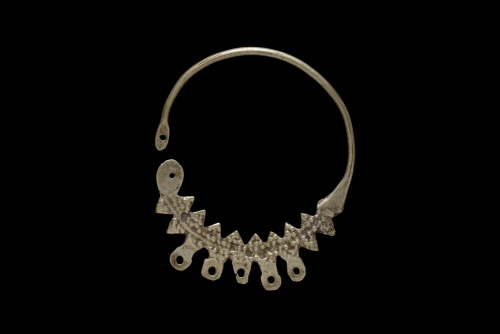 Lote formado por dos pendeintes uno “Mcharraf” y otro de Au