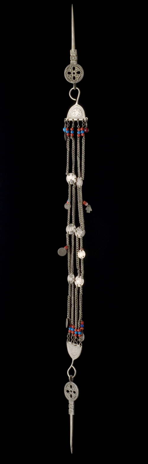 Lote formado por una aguja de Jbel Siroua y una “Asernas”