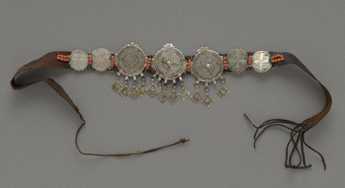 Lote formado por cuatro bandas frontales. 