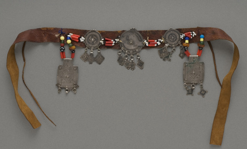 Lote formado por dos bandas frontales y dos frontales moro. 