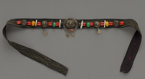 Lote formado por dos bandas frontales y dos frontales moro. 