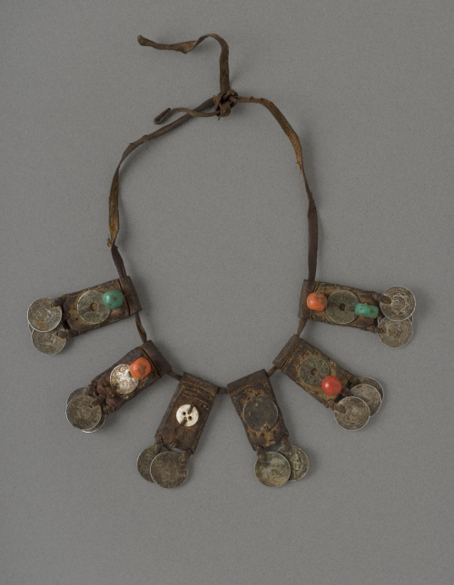 Lote formado por dos collares