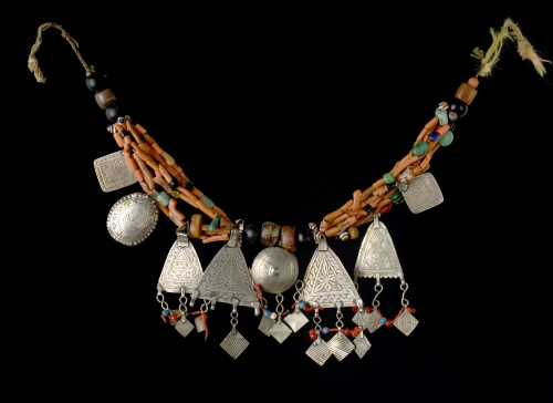 Collar del Valle del Ziz.