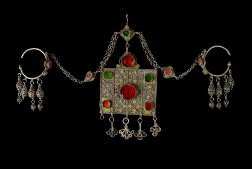 Lote formado por dos diademas. 