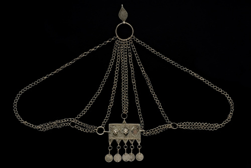 Lote formado por dos diademas. 