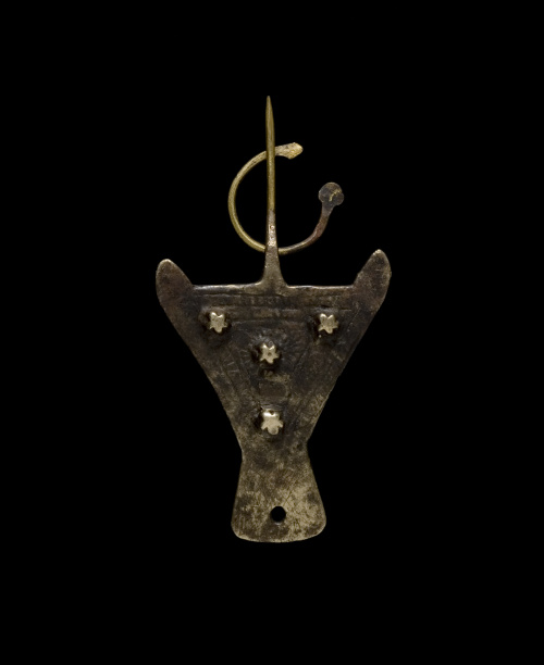 Lote formado por dos pares de fíbulas y una fíbula de Túnez