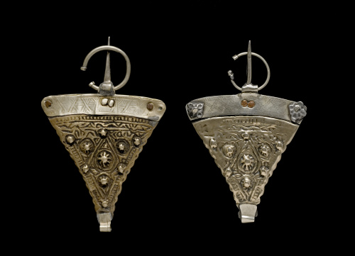 Lote formado por dos pares de fíbulas