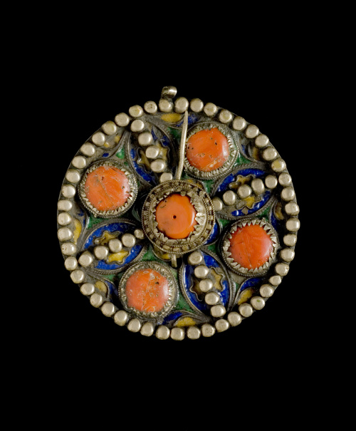 Lote formado por dos fíbulas