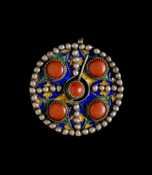 Lote formado por dos fíbulas