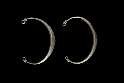 Lote formado por dos pares de pendientes, unos de Jbel Bani