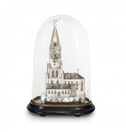 Reloj con forma de iglesia en madreperlaS. XIX