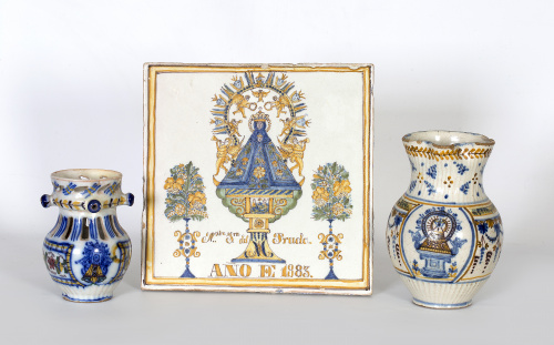 Azulejo de cerámica esmaltada con la Virgen del Prado, fech