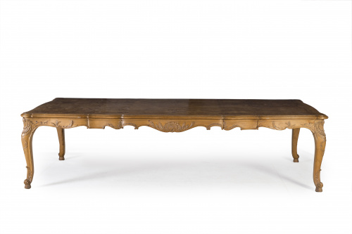 Mesa de comedor extensible estilo Luis XV en madera de haya