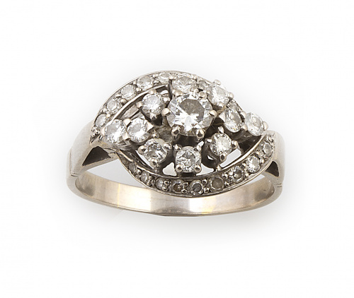 Sortija de brillantes años 60 con rosetón central rodeado p