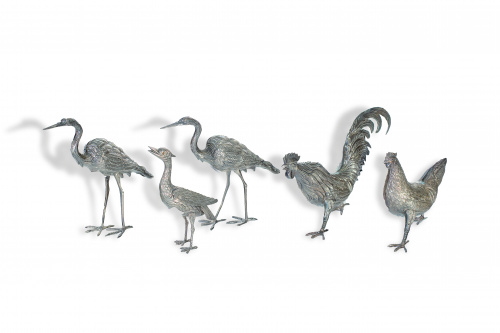 Gallina y gallo pareja de aves decorativas de plata en su c