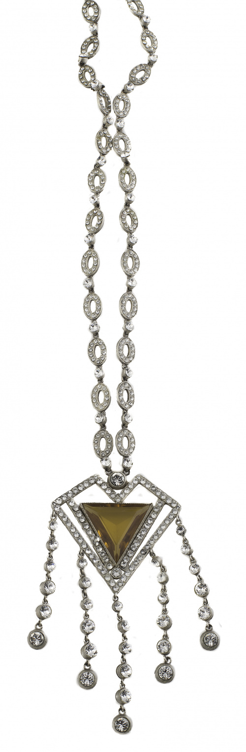 Collar largo de bisutería Art-Decó con motivos geométricos 