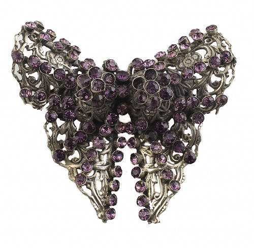 Lote de cuatro piezas de bisutería de pp. S. XX