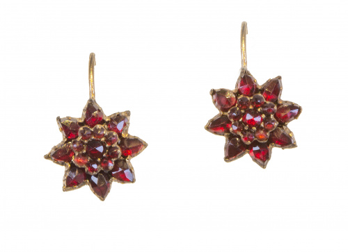 Pendientes pp. S. XX con estrellas de granates