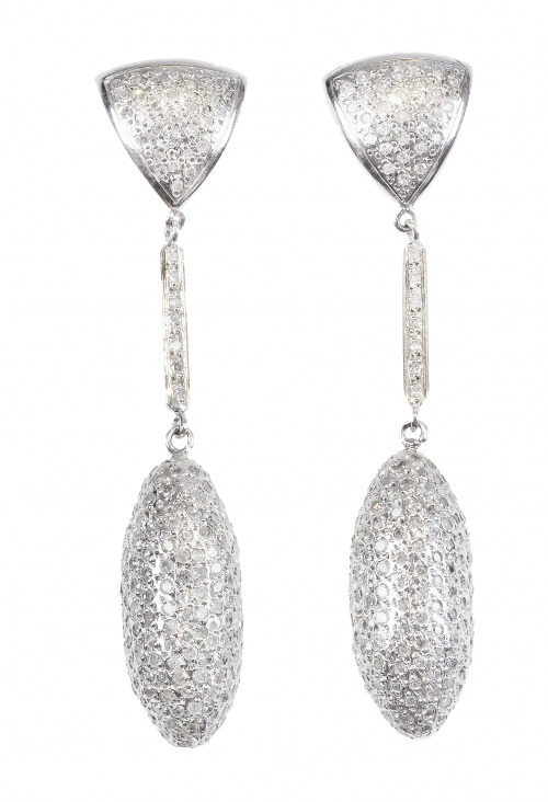 Pendientes largos completamente cuajados de brillantes en m